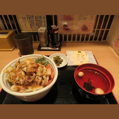 富山での昼食は「ほたるいか天丼」を賞味