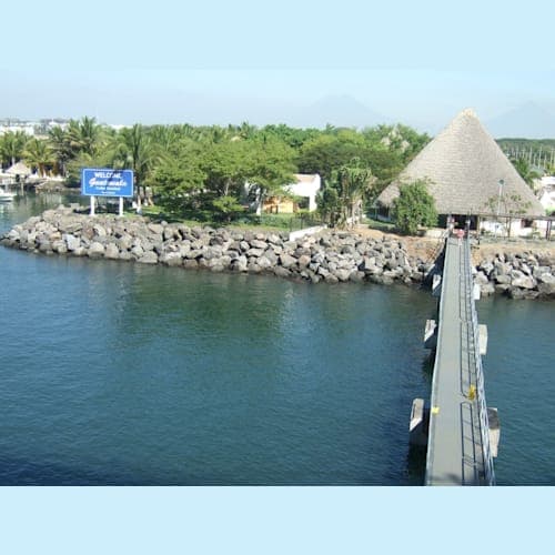 プエルトケッツァール(グアテマラ)