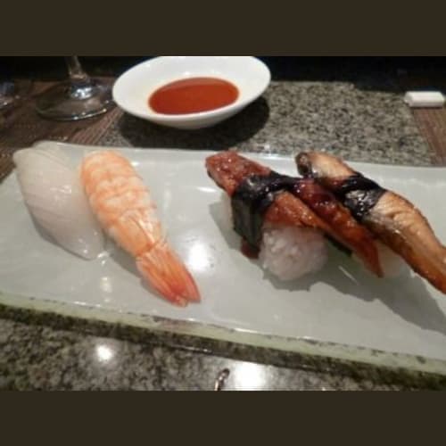 シルクロードで食べた握り。日本と同じとは言えないけど、気分転換になる。