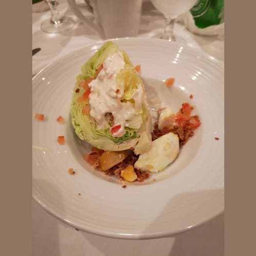 食べ応えのあるサラダ(笑)
シェフのおススメの前菜だそうで、日本人からすると手抜きにしか見えません。。。(笑)