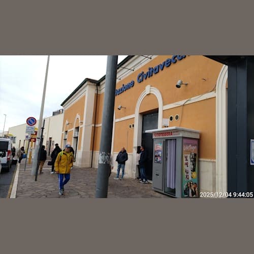 チビタベッキア駅は小さな駅