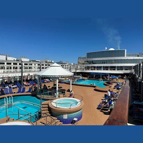 夏休みシーズンが終わっていたので船はのんびり目で良かった。