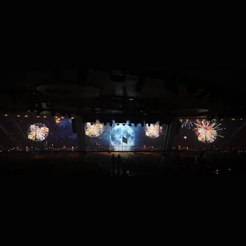 最後は花火が上がります。
船で花火といえばディズニークルーズだけれども、バーチャル花火も見応え十分!
