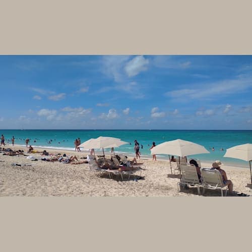 ケイマン諸島のグランドケイマン島 セブンマイル・ビーチ