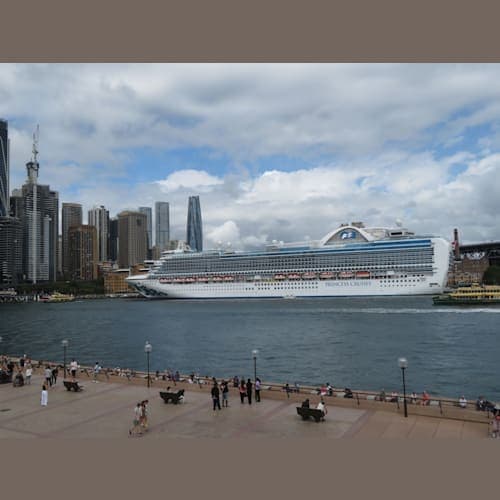 オペラハウスから眺めるクラウン・プリンセス