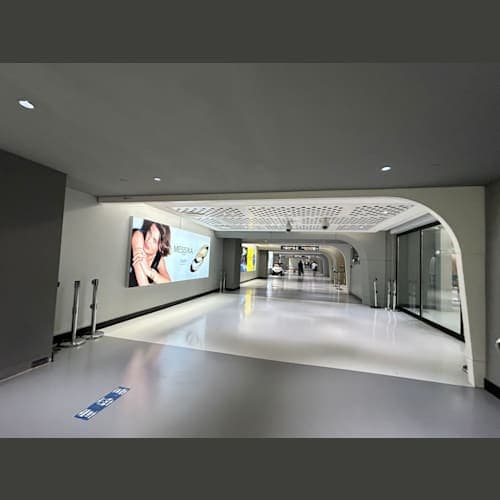 イスタンブールのクルーズターミナル。
荷物預けもチェックインも地下。