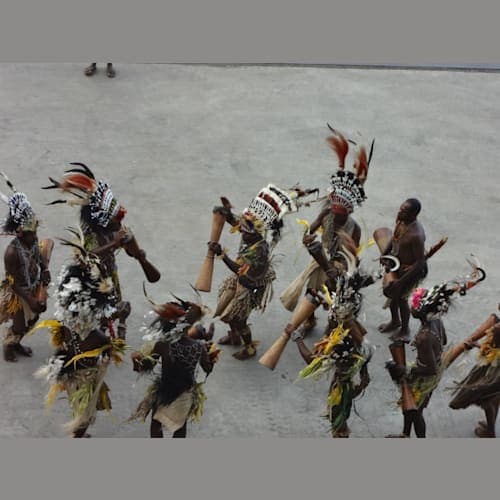 アロタウ (パプアニューギニア) 見送りのダンス