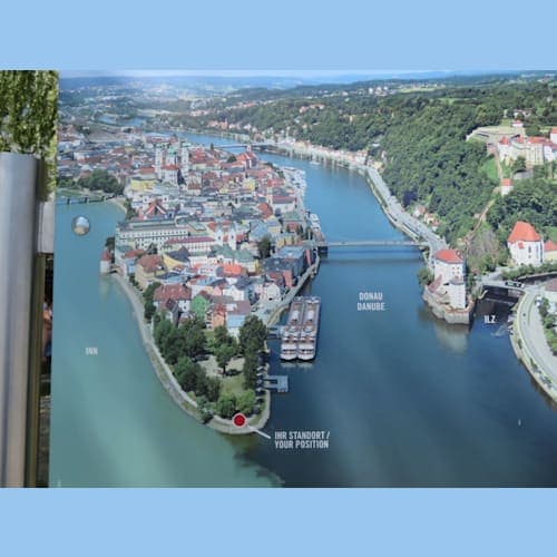 3つの川(イン川、ドナウ川、イルツ川)の合流点にあるパッサウの町