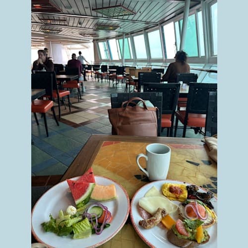 ウィンジャマー横の半アウトドアスペース。ヒーターが付いており寒くなく、お気に入りの場所でした。