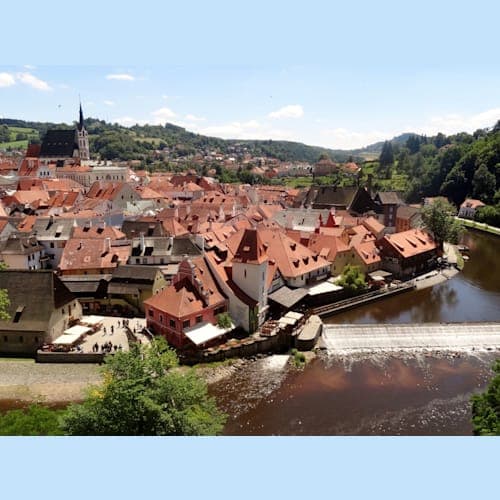 チェスキークルムロフ城へ行く途中の坂道から、旧市街が一望