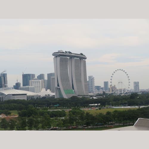 船上から眺める朝のマリーナベイサンズ