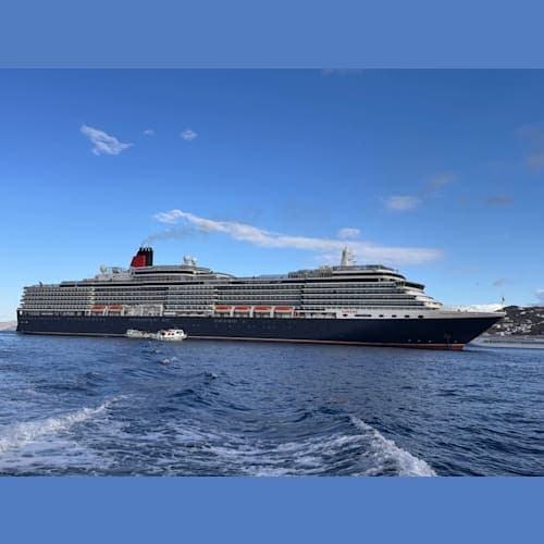 ミコノスのテンダーから見るクィーンビクトリア