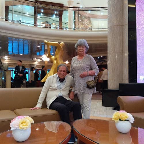 ショートクルーズなのと、メインイベントの性格から、我が家にしてはちょっと手抜き気味なフォーマルでディナータイム😜何時もどおりのフルドレスアップしなくて、正解でした👌