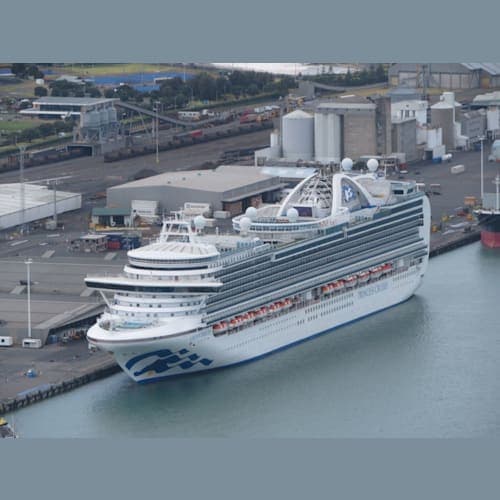 マウンガヌイ山頂からクラウンプリンセスを撮影。