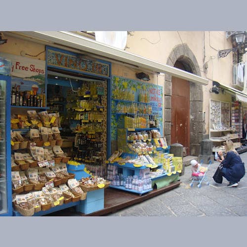 サレルノといえば地中海の柑橘類やナッツ。