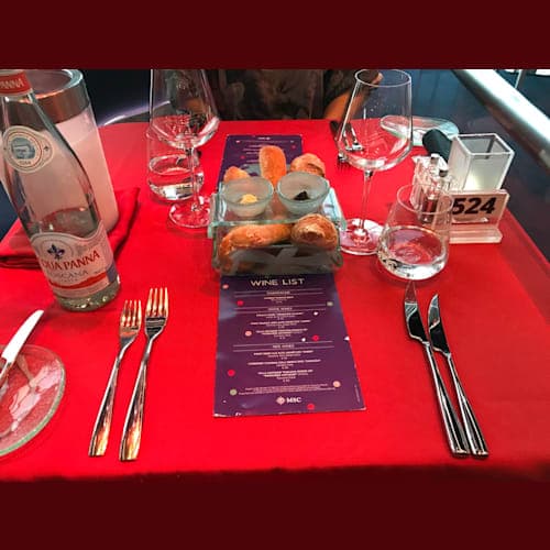 シルクドソレイユ
ショー前のディナー