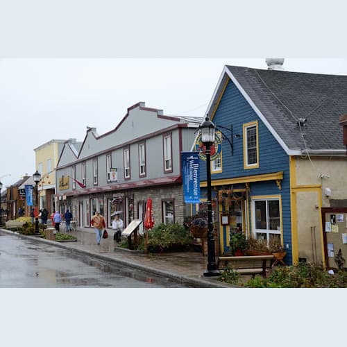 雨のためショアエクスカーションのフォリヨン国立公園散策ツアーは中止、ガスペの街を散策