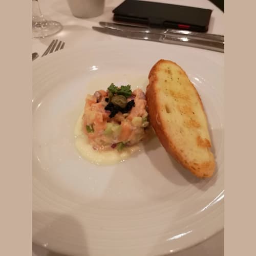 サーモンタルタル