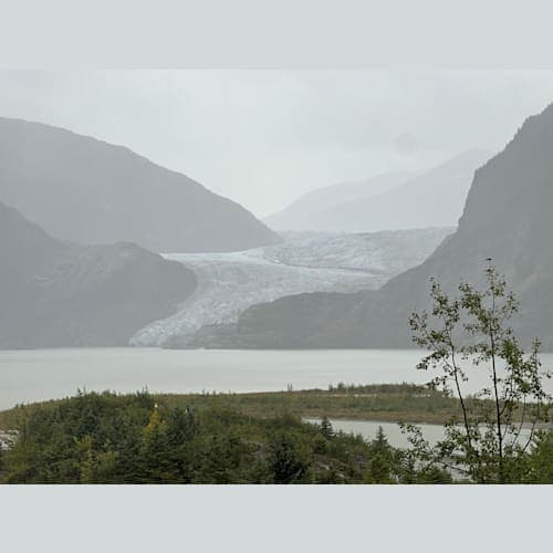 あと四半世紀で地上からは見えなくなってしまうというMendenhall Glacier