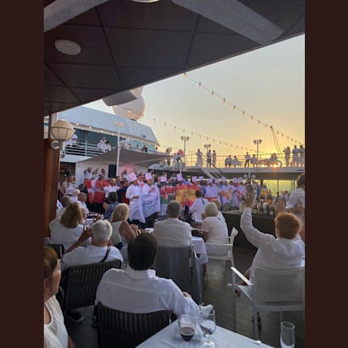 ホワイトナイトにクルー典子紹介