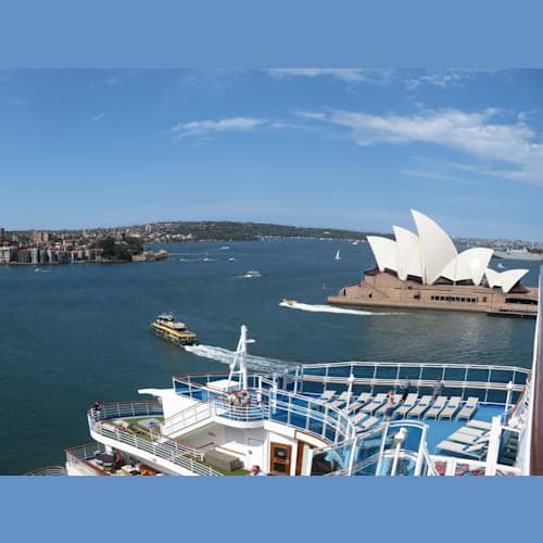 汽笛三声鳴らしながらシドニー港を出港。