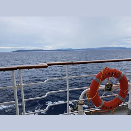 下船日の午後。
佐渡が近い。