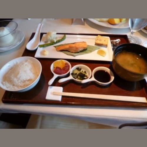 和朝食もあったので試しました。おいしいのは洋朝食だけど、外国船の中ではおいしいし、たまにはいいかな。