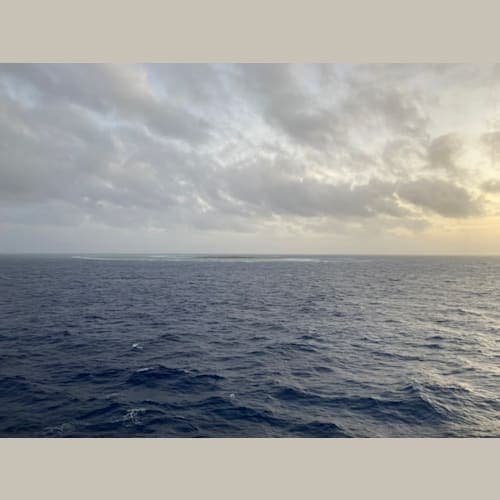 ウィリス島は、船で通り過ぎるだけ。
写真を撮り損ねた。本当はもうちょっと近づいて大きく見えた。