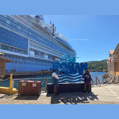 ホンジュラスのロアタン島ではアンソニーキーでのダイビング。
港の