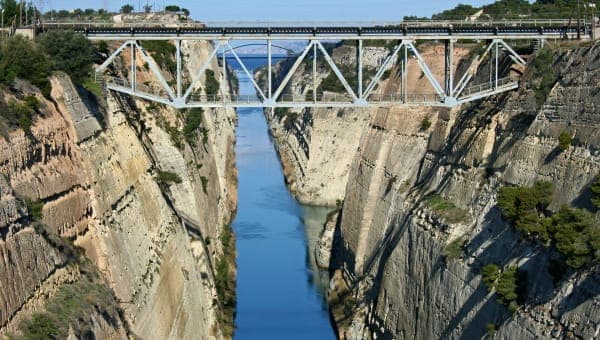 コリントス運河