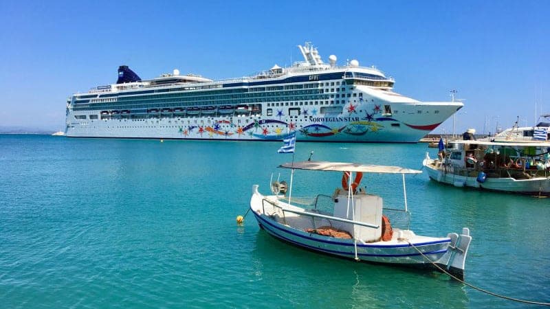 ノルウェージャン、客船のドライドックの様子を公開